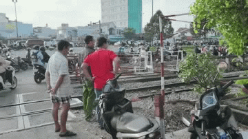 Vụ người đàn ông lao ra giữa đường ray, bị tàu cán tử vong: Nạn nhân có tiền sử bệnh trầm cảm
