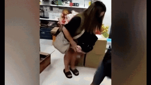 Thấy người phụ nữ có bụng to bất thường, bảo vệ sửng sốt khi phát hiện thứ bên trong