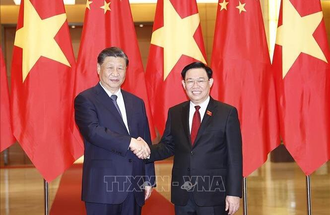 Chủ tịch Quốc hội Vương Đình Huệ hội kiến Tổng Bí thư, Chủ tịch nước Trung Quốc Tập Cận Bình