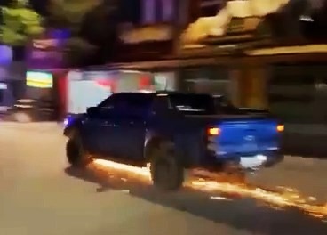 Tài xế xe bán tải