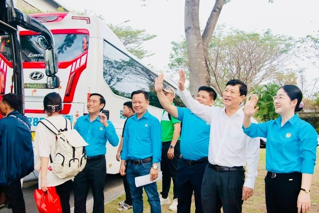 Tin thời sự nóng mới nhất ngày 6/2: Lãnh đạo tỉnh Bình Dương tiễn công nhân về quê đón tết