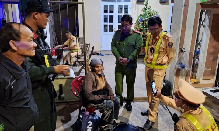 Tin thời sự nóng mới nhất ngày 16/2/2024: Bà lão đoàn tụ gia đình sau 15 năm thất lạc