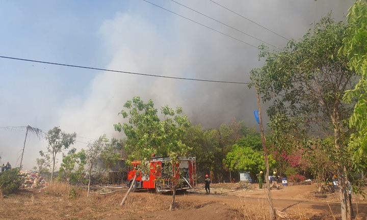 Tin thời sự nóng mới nhất ngày 7/3: Cháy tại nhà máy rác ở Gia Lai