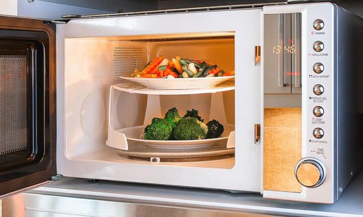 Những thực phẩm không nên hâm nóng trong lò vi sóng