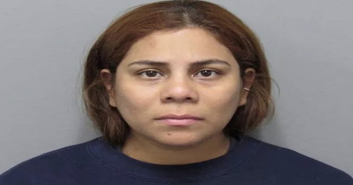 Người phụ nữ bỏ mặc con gái 16 tháng tuổi ở nhà một mình để đi du lịch