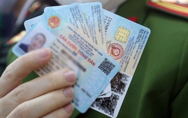 Người dân dùng giấy tờ gì để thay thế trong khi chờ cấp thẻ CCCD gắn chip?
