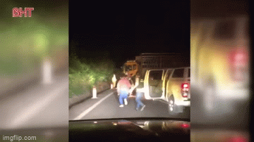 Clip cảnh sát rải bàn chông, nổ súng bắt ô tô chở ma túy như phim hành động ở Hà Tĩnh