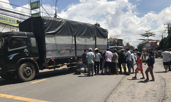 Tin tức tai nạn giao thông ngày 17/6/2021: Bị cuốn vào gầm xe tải, người đàn ông tử vong tại chỗ