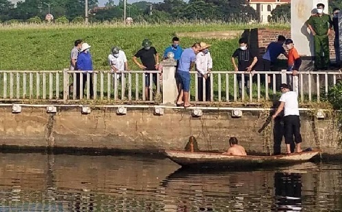 Đi tập thể dục, kinh hãi phát hiện thi thể nổi lập lờ trên mặt hồ