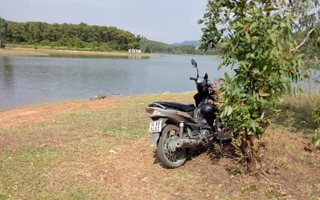 Vụ thi thể tài xế dưới hồ ở Quảng Ninh: Mảnh giấy tìm thấy trong ví có nội dung gì?