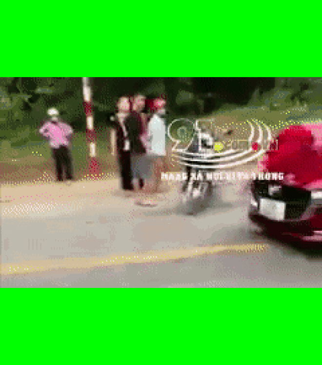 Vụ người phụ nữ nằm trên nắp capô nghi đánh ghen, tài xế vẫn phóng như