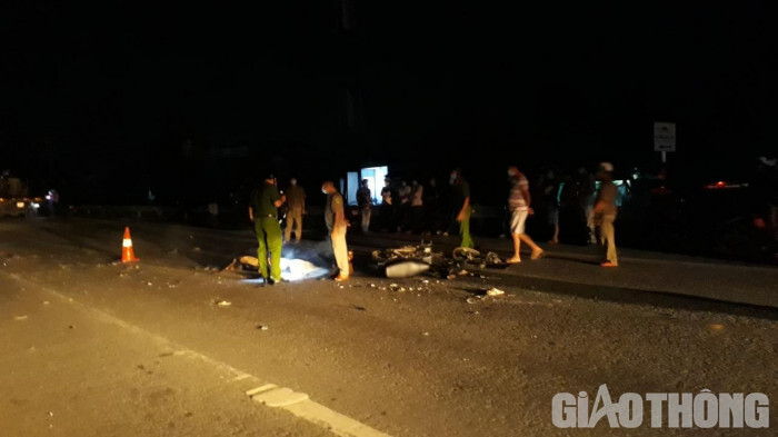 Tin tức tai nạn giao thông ngày 21/7/2021: Xe máy va chạm xe tải cẩu, người đàn ông tử vong tại chỗ