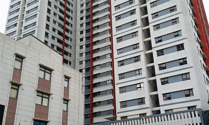 Bé trai 3 tuổi rơi từ tầng 6 chung cư ở Hoàng Mai tử vong thương tâm