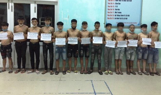 Vụ cảnh sát vây bắt hơn 20 thanh thiếu niên 