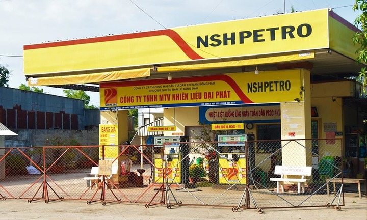 Sau khi xăng tăng giá, hàng loạt cây xăng ở miền Tây bán trở lại