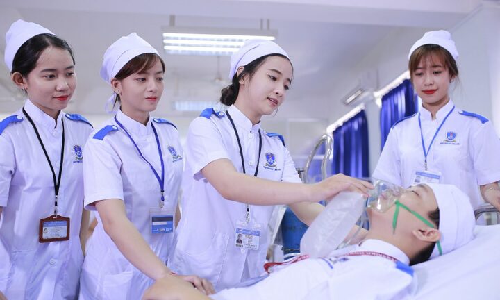 Kỳ lạ nhiều trường đại học tuyển sinh ngành Y không có môn Sinh học: Chuyên gia nói gì?