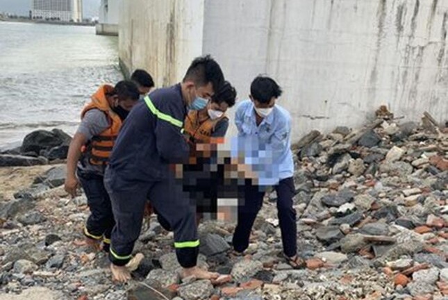 Vụ người đàn ông ngồi trên cầu suốt 15 tiếng: Sau một đêm về nhà, lại ra sông tự tử