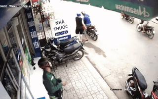 Vụ mải mê chỉ đường, nam sinh sập bẫy nhóm dàn cảnh trộm xe: Camera ghi hình ảnh gì?