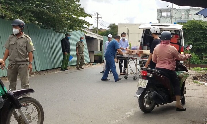 Người bán gà lao xuống kênh đen ngòm lặn tìm cô gái trẻ nhảy cầu