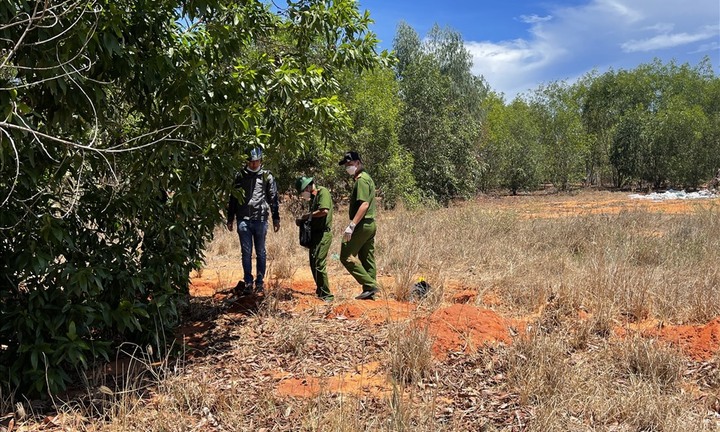Vụ thi thể thầy giáo tại bãi đất trống trong rừng tràm: Hiện trường có gì?