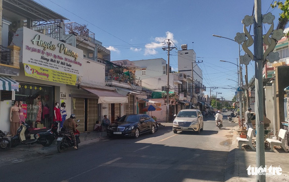 Điều tra 2 vụ nổ súng ở Tiền Giang: Cô gái trẻ trúng đạn vào tay, thanh niên 27 tuổi thoát nạn