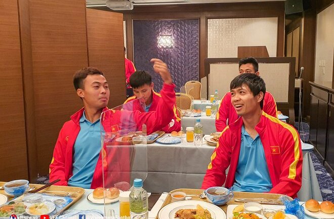 Tuyển Việt Nam gặp khó trên đất Nhật Bản