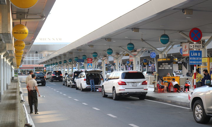 Từ hôm nay (1/4), phí dịch vụ ô tô ra vào các sân bay là bao nhiêu?