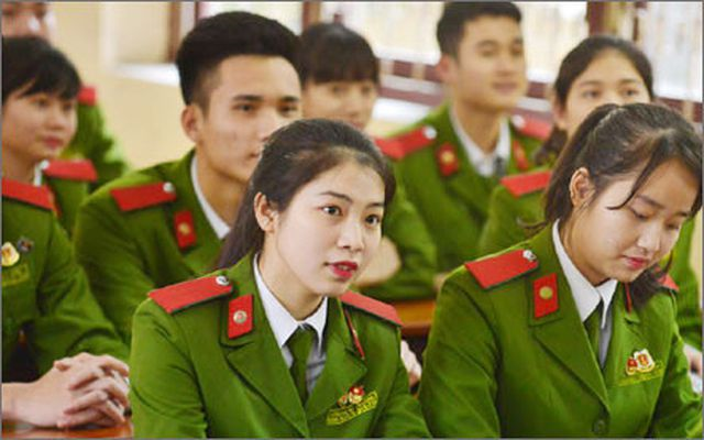 Thí sinh chọn làm một trong 4 mã đề để làm bài thi riêng vào trường công an nhân dân