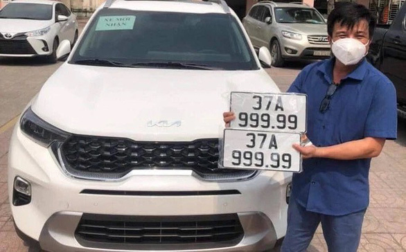 Chủ nhân chiếc ô tô mang biển số 999.99
