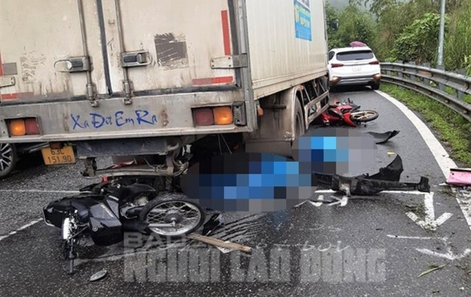 Tai nạn liên hoàn trên đèo trong cơn mưa lớn, 2 người chết