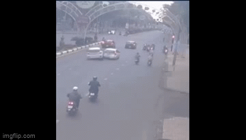 Vụ cụ ông 73 tuổi lái ôtô lật văng,