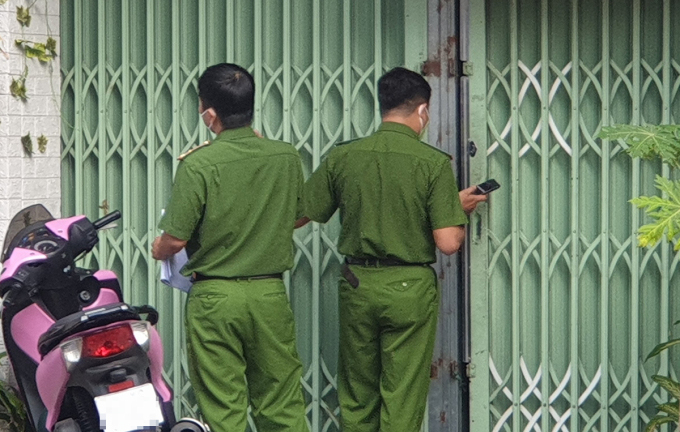 Vụ 2 người phụ nữ chết trong nhà: Thanh niên 33 tuổi đứng trước cửa, người dính máu