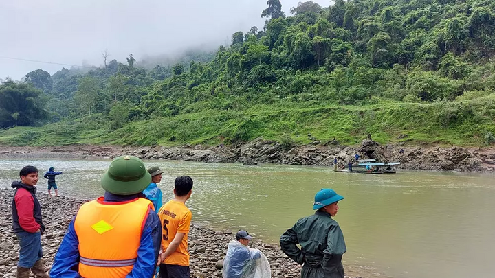 Đi đánh cá trong đêm, 2 vợ chồng mất tích trên sông