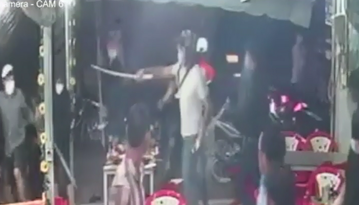 Vụ hàng chục thanh niên xông vào quán ốc truy sát người: Hé lộ nguyên nhân bất ngờ