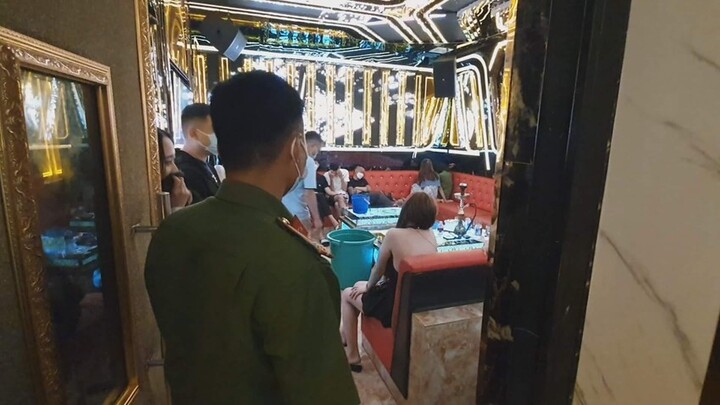 Tin tức pháp luật ngày 12/6: Nữ tiếp viên karaoke