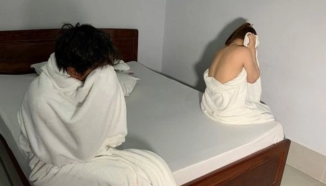 Đột kích quán cà phê