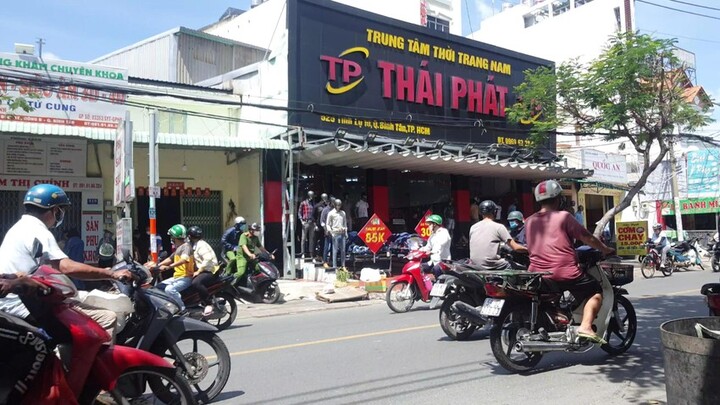 Vợ đi lấy hàng về kinh hãi phát hiện chồng chết trong tư thế treo cổ ở tiệm inox