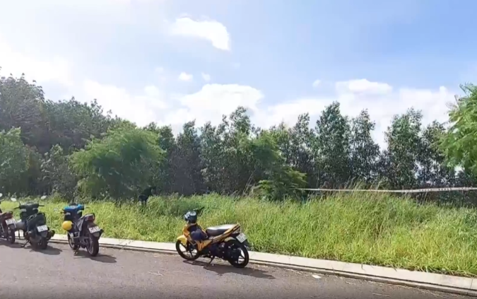 Vụ thi thể nam thanh niên trong bụi cỏ: Hiện trường có gì?
