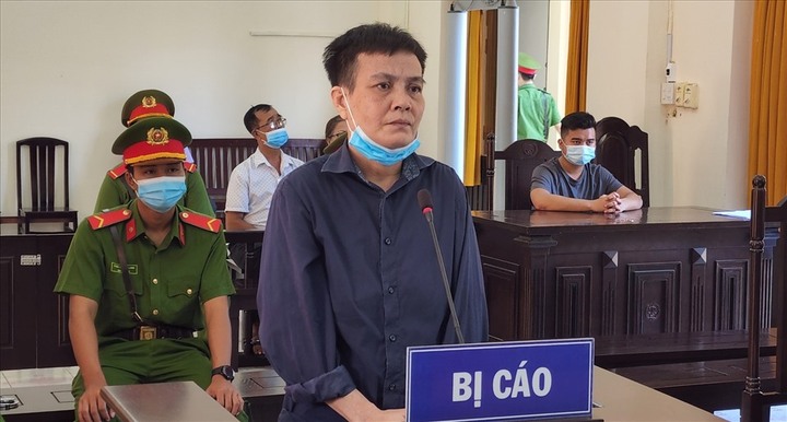 Mâu thuẫn trong lúc nhậu, người phụ nữ đâm chết hàng xóm