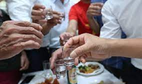 Thanh niên 18 tuổi cầm dao phay chém bạn nhậu 41 tuổi tử vong tại chỗ