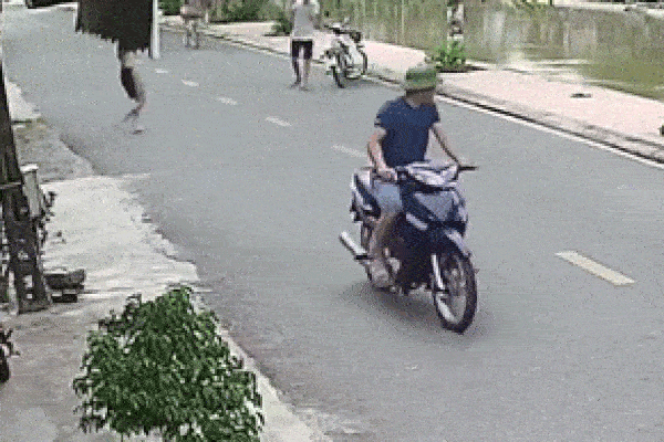 Biểu dương nam sinh 16 tuổi dũng cảm nhảy xuống sông cứu người đuối nước