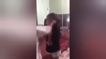 Xác minh clip cô gái đánh, tát tới tấp vào mặt nữ sinh trong căn phòng