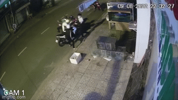 Vụ clip 4 người vây đánh 1 thanh niên trong đêm: Nạn nhân tiết lộ bất ngờ