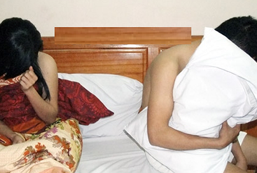 Bắt quả tang 2 đôi nam nữ đang mua bán dâm trong phòng xông hơi massage