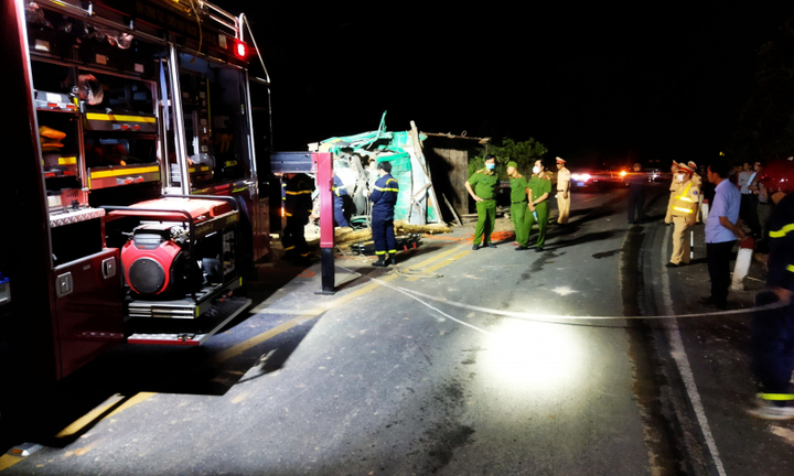 Hé lộ nguyên nhân vụ tai nạn thảm khốc ở Thừa Thiên-Huế, 4 người chết