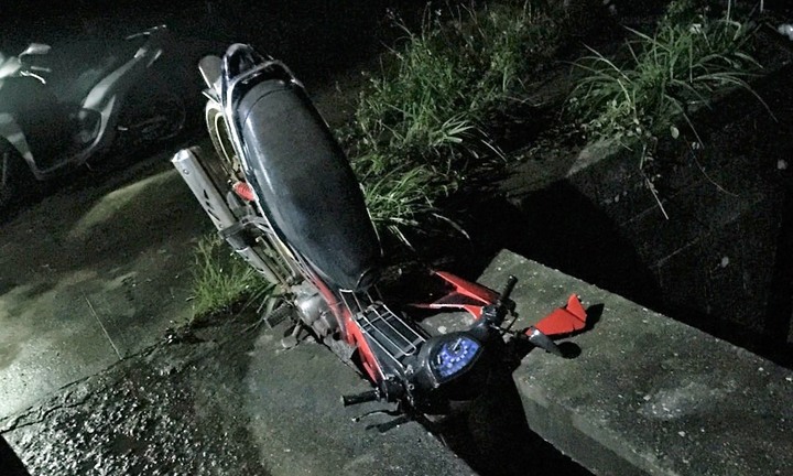 Phát hiện thi thể thanh niên dưới mương nước: Xe máy của nạn nhân bị sụp xuống rãnh