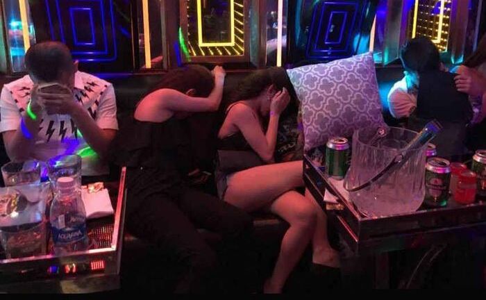 Tin tức pháp luật ngày 4/9: Bắt quả tang 2 tiếp viên karaoke bán dâm trong phòng VIP