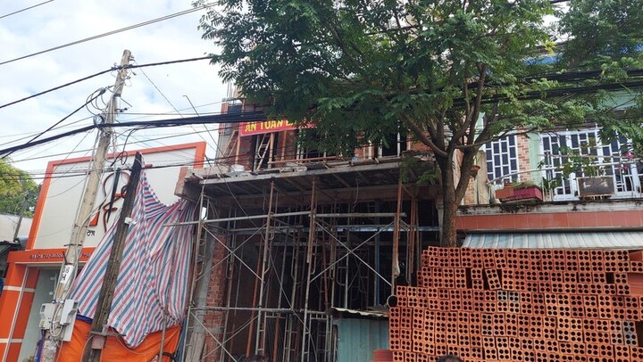 Vụ nữ công nhân bị điện giật bỏng nửa người sau tiếng nổ lớn: Nhân chứng nói gì?