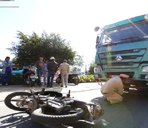 2 chị em họ tử vong thương tâm sau cú va chạm mạnh với xe ben