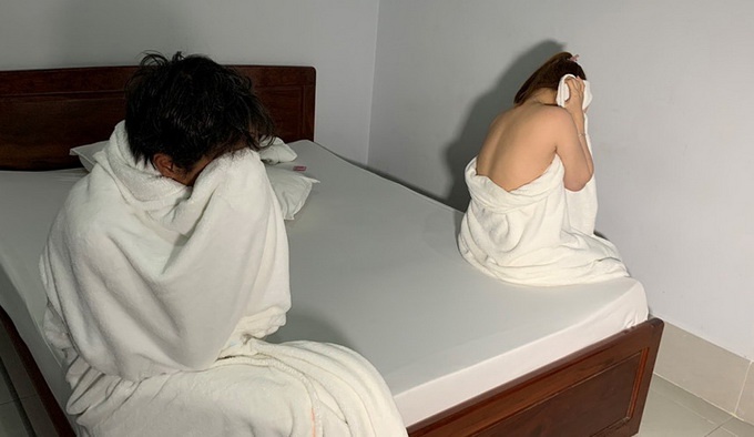 Bắt quả tang nữ tiếp viên karaoke bán dâm 500.000/ lần: Thỏa thuận ngầm của 